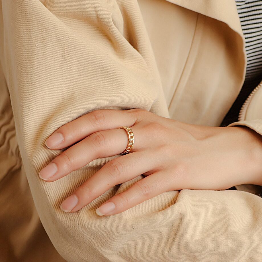 14K Gold Geometric Wind Twist Ring - Modern Chunky Chain Jewelry | K-Pop Inspired Unisex Statement Band