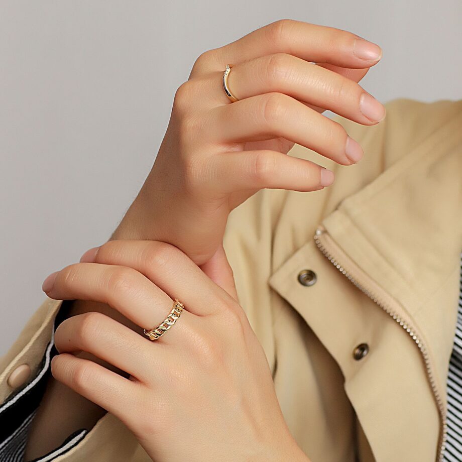 14K Gold Geometric Wind Twist Ring - Modern Chunky Chain Jewelry | K-Pop Inspired Unisex Statement Band